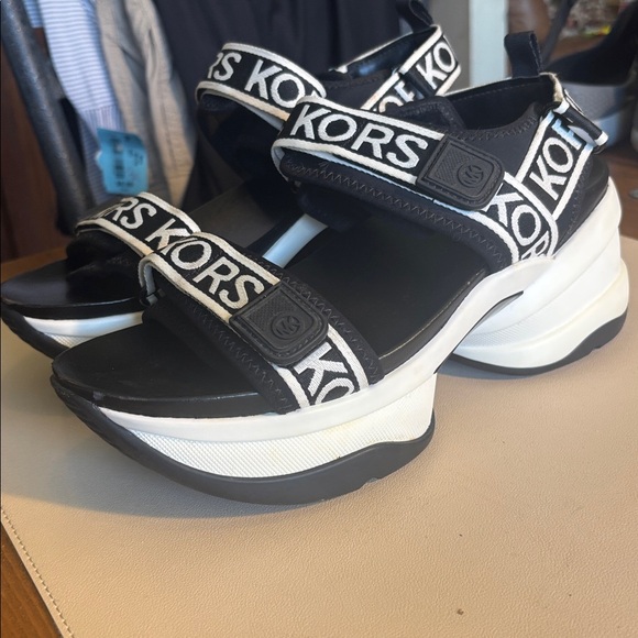 Michael Kors Black & White Platform Logo Sandals - Picture 12 of 12